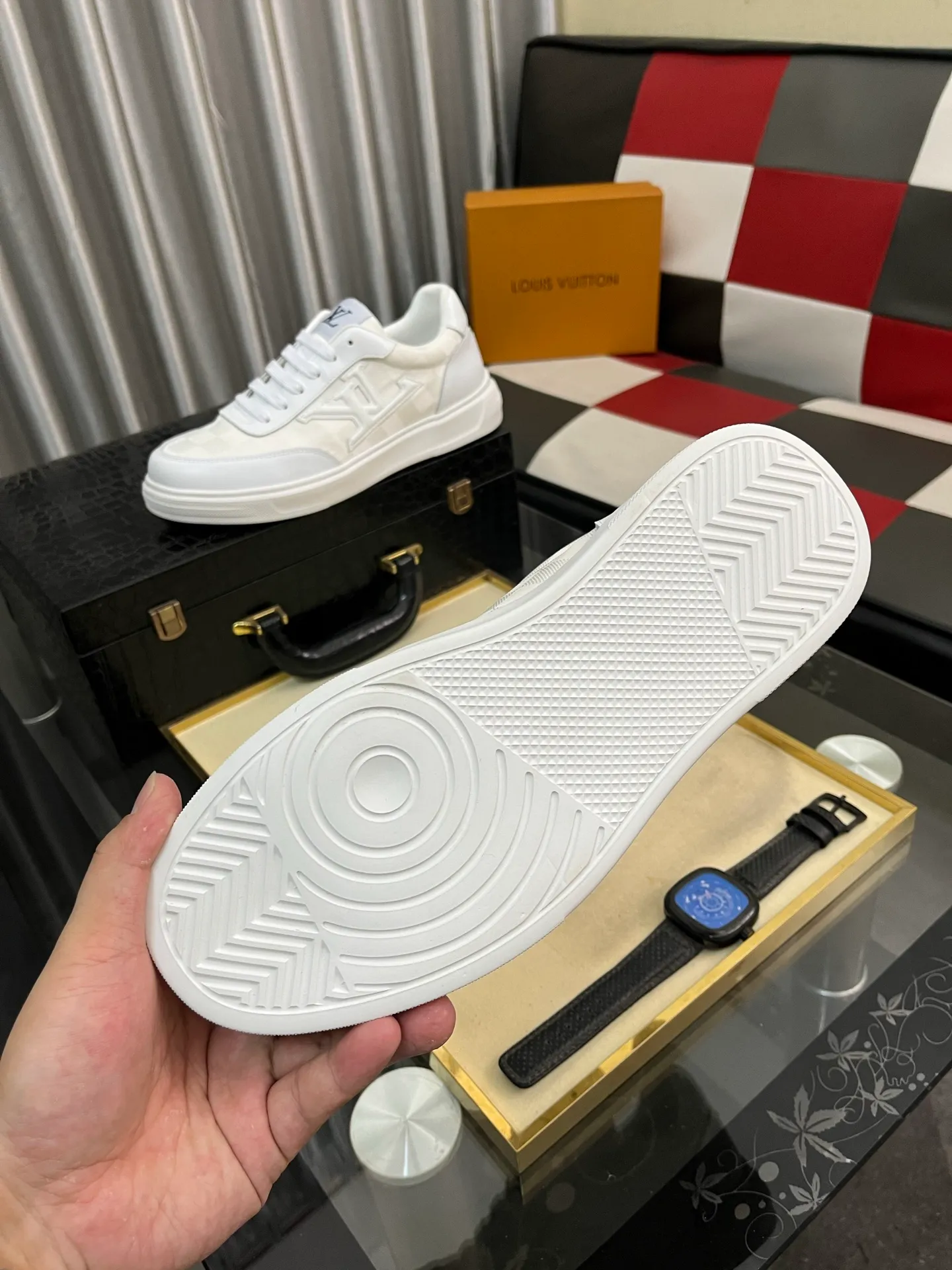 Men's shoes 💰400⌚️⌚️【LOUIS VUITTON】Same style as Louis Vuitton* official website 🚹Men's high-top casual shoes❤️Same style as popular celebrities and big names ~ Best-selling at home and abroad Lv focuses on the checkerboard series...Imported first-layer cowhide with special fabrics➕Full sheep leather lining➕Brand-specific hollow outsole💎Number: 38-443️⃣Colors available